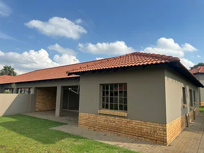3 Bedroom Townhouse To Rent in Rustenburg - x3Lz.webp