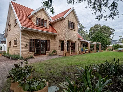 4 Bedroom House For Sale in Port Elizabeth - SPNG.webp