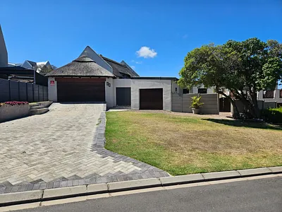 4 Bedroom House For Sale in Stilbaai West, Stilbaai - img