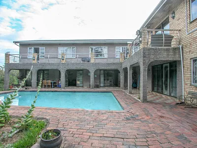 7 Bedroom House For Sale in Amanzimtoti - 2kPn.webp