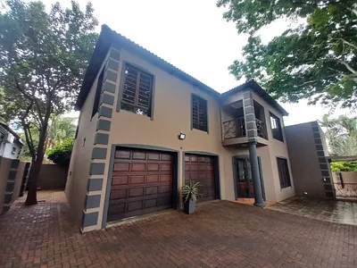 4 Bedroom House For Sale in Rustenburg - 4nh5.webp