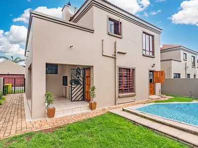 3 Bedroom Apartment For Sale in Krugersdorp - GL8p.webp