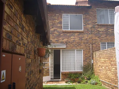 2 Bedroom Apartment For Sale in Johannesburg - 4Pgh.webp