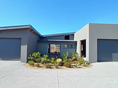 3 Bedroom House For Sale in Pringle Bay - img