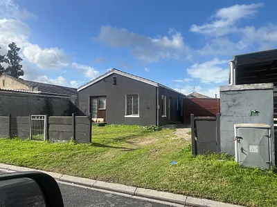 2 Bedroom House For Sale in Blue Downs - img