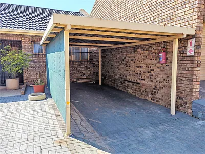 2 Bedroom Townhouse For Sale in Parys - 8Sn1.webp