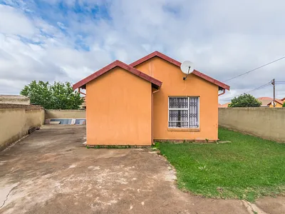 2 Bedroom House For Sale in Soweto - IuGV.webp