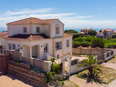 4 Bedroom House For Sale in St Francis Bay - img