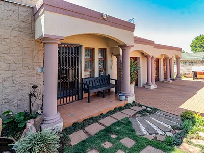 3 Bedroom House For Sale in Kempton Park - img