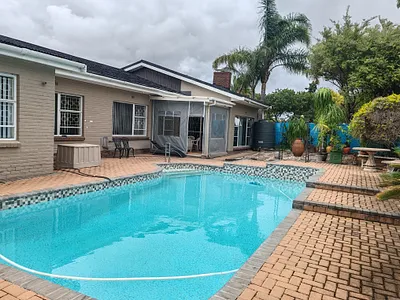 4 Bedroom House For Sale in Uitenhage - 7KjI.webp