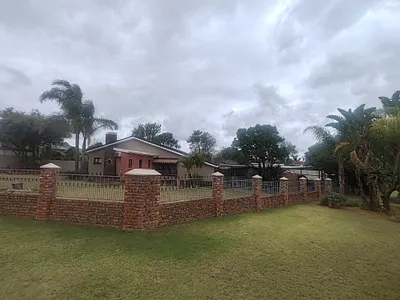 4 Bedroom House For Sale in Uitenhage - yYgL.webp