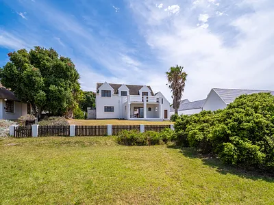 4 Bedroom House For Sale in St Francis Bay - img