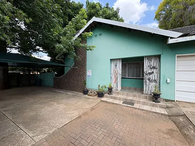 4 Bedroom House For Sale in Rustenburg - ny1w.webp