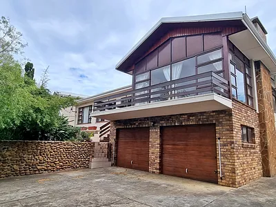 4 Bedroom House For Sale in Bredasdorp - WMoX.webp