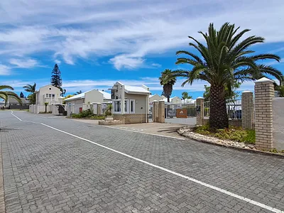 3 Bedroom Townhouse To Rent in East London - img