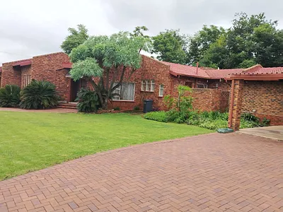 4 Bedroom House For Sale in Brakpan - B62p.webp