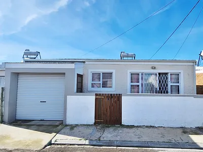 3 Bedroom House For Sale in Struisbaai - znQG.webp