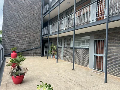 2 Bedroom Apartment For Sale in Johannesburg - kbhU.webp