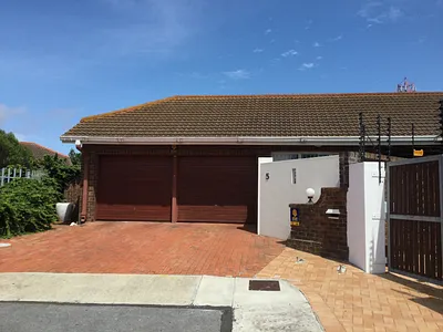 3 Bedroom Townhouse To Rent in Port Elizabeth - LQuR.webp