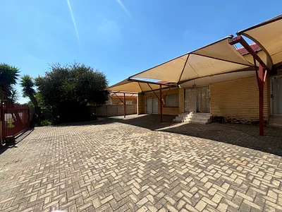 Commercial Property For Sale in Witbank - czxH.webp