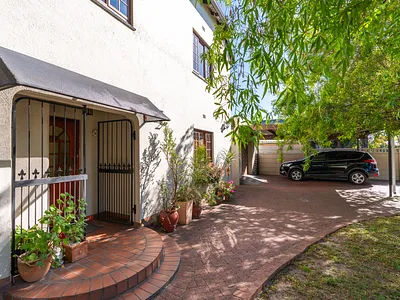 3 Bedroom House To Rent in Cape Town - img