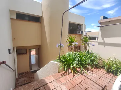3 Bedroom Townhouse To Rent in Durban North - vZVF.webp