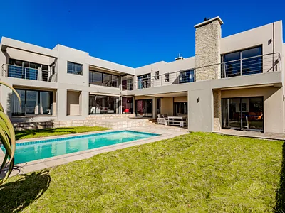 6 Bedroom House For Sale in Parow - hMXf.webp
