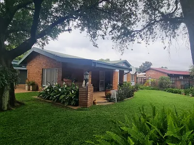 4 Bedroom House For Sale in Rustenburg - qrou.webp