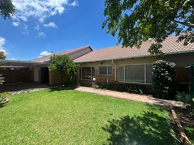 3 Bedroom Townhouse For Sale in Witbank - 2R3L.webp