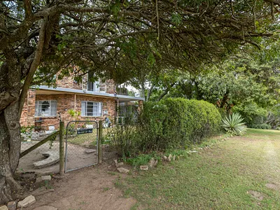 4 Bedroom House For Sale in Bathurst - 1tCf.webp