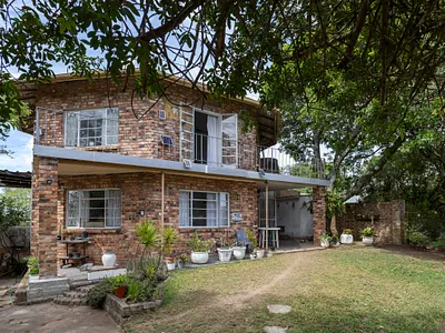 4 Bedroom House For Sale in Bathurst - 37Zd.webp