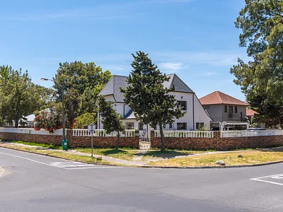 4 Bedroom House For Sale in Cape Town - img