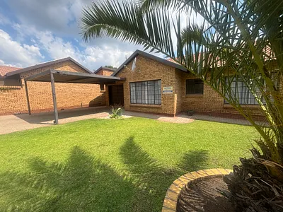 3 Bedroom Townhouse For Sale in Witbank - TrEc.webp