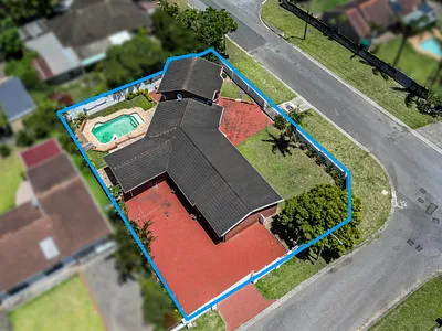 4 Bedroom House For Sale in East London - 3Ftr.webp