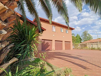 6 Bedroom House For Sale in Alberton - 5kug.webp