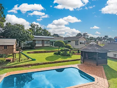6 Bedroom House For Sale in Roodepoort - y2HW.webp