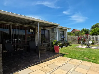 3 Bedroom House For Sale in Jeffreys Bay - 4pZn.webp