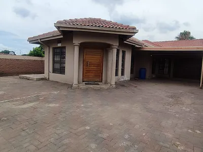 3 Bedroom House For Sale in Rustenburg - Ley6.webp