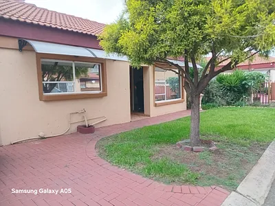 3 Bedroom Townhouse For Sale in Vanderbijlpark - l27z.webp