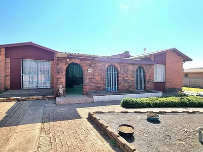5 Bedroom House For Sale in Vanderbijlpark - omo2.webp