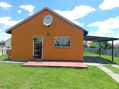 2 Bedroom House For Sale in Rustenburg - VrzB.webp