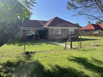 3 Bedroom House For Sale in Vierfontein - Sl9x.webp