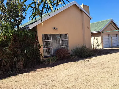 4 Bedroom House For Sale in Vanderbijlpark - A8k1.webp