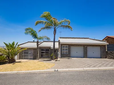 4 Bedroom House For Sale in Bellville - kS4p.webp