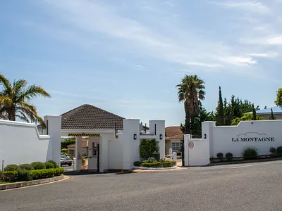 4 Bedroom House To Rent in Somerset West - 1gxV.webp