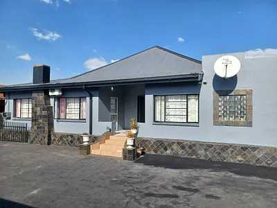 4 Bedroom House For Sale in Newcastle - hdzp.webp