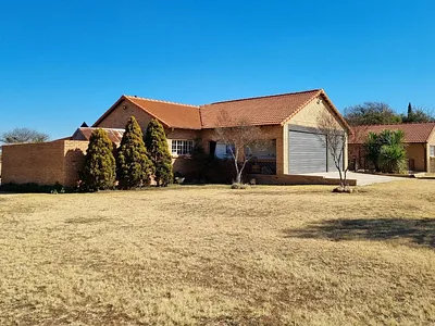 Farm For Sale in Benoni - 63Lo.webp