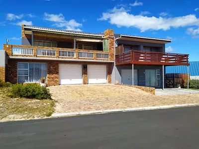 6 Bedroom House For Sale in Gansbaai - gchJ.webp