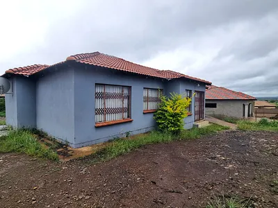 3 Bedroom House For Sale in Zeerust - 3NfX.webp