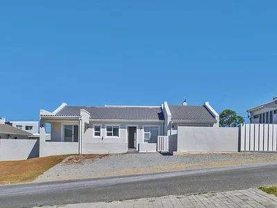 4 Bedroom House For Sale in Agulhas - BNKS.webp